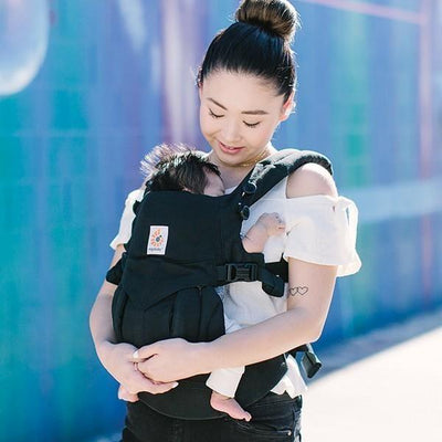 Black Ergonbaby Omni 360 All Position Carrier Mother and Baby
